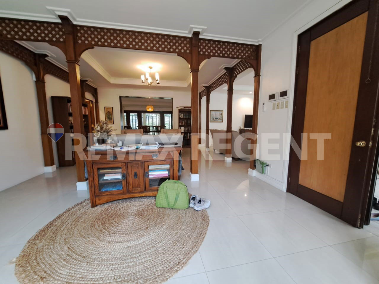 House for Sale in Urdaneta Village, Makati City