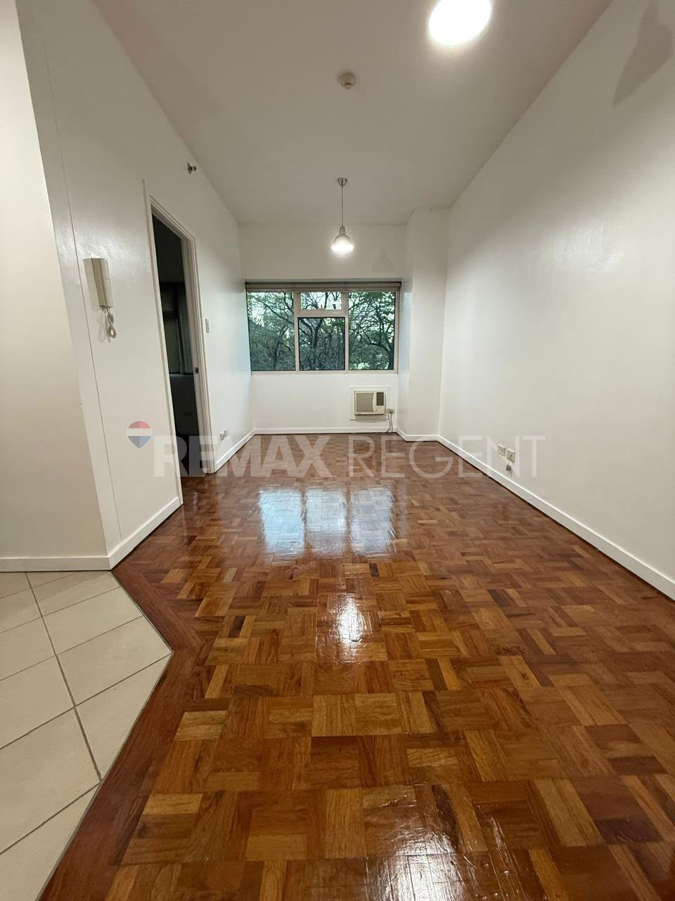 Condominium for Sale in Fifth Avenue Place BGC, Tagiug