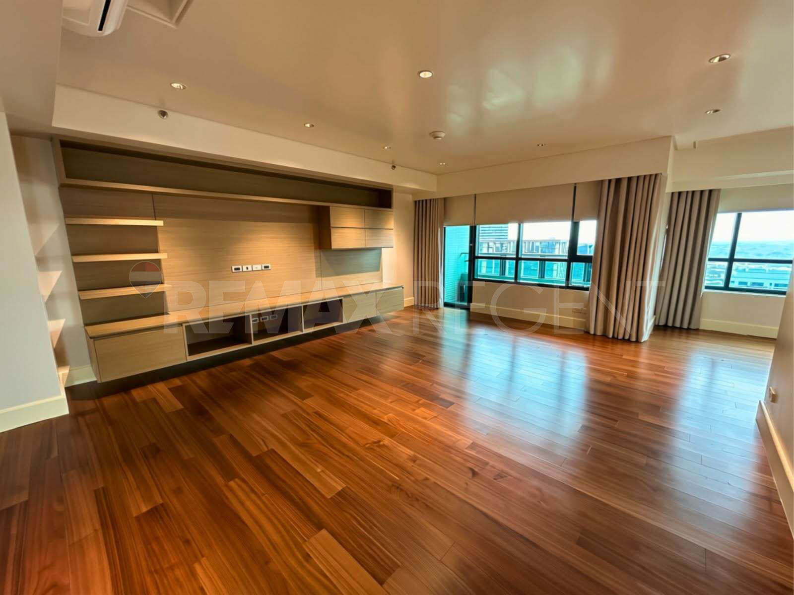 Condominium for Lease in Edades Tower & Garden Villas, Makati City